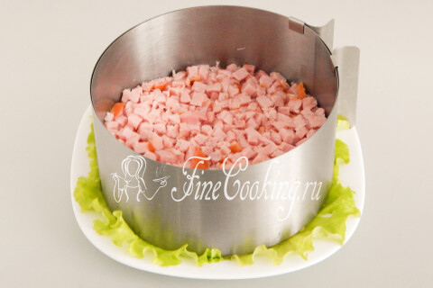 Салат с ананасом, ветчиной и кукурузой. Шаг 8