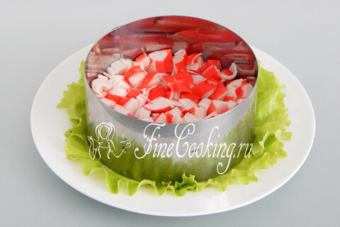 Салат с грейпфрутом и крабовыми палочками. Шаг 8