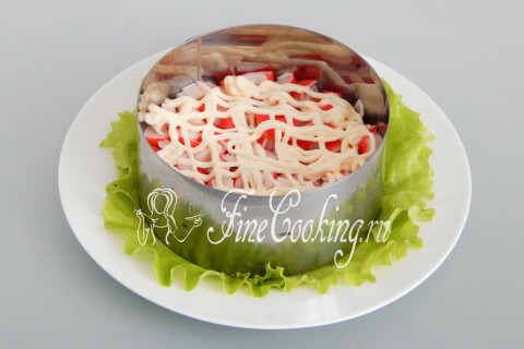 Салат с грейпфрутом и крабовыми палочками. Шаг 9