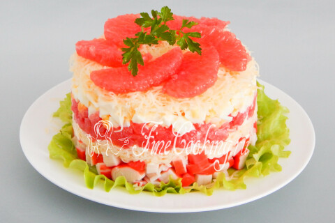 Салат с грейпфрутом и крабовыми палочками. Шаг 15