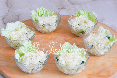 Салат с кальмарами, кукурузой и огурцом. Шаг 6