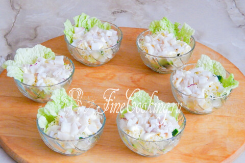 Салат с кальмарами, кукурузой и огурцом. Шаг 7