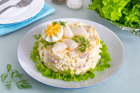 Готовое блюдо: Салат с кальмарами, яйцом и сыром