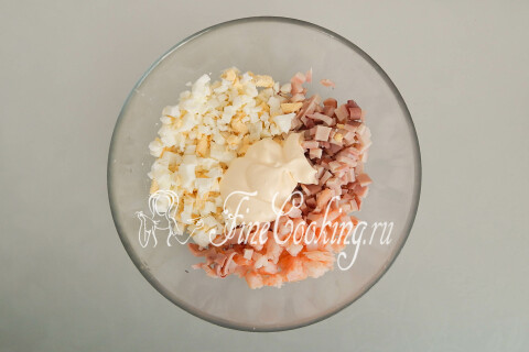 Праздничный салат с креветками, кальмарами и икрой (Морская жемчужина). Шаг 9