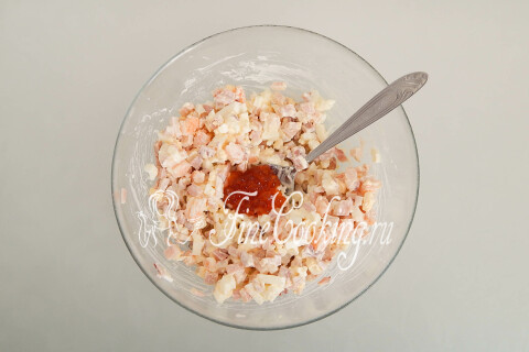 Праздничный салат с креветками, кальмарами и икрой (Морская жемчужина). Шаг 10