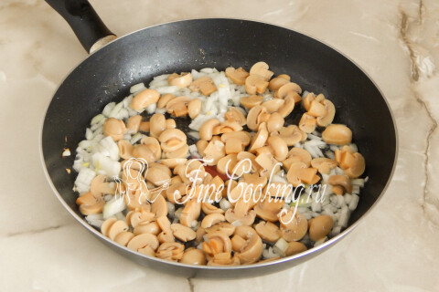 Салат с курицей, ананасами, сыром и грецкими орехами. Шаг 4