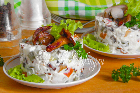 Готовое блюдо: Салат с куриной грудкой и грибами