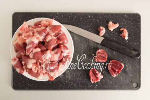 Салат с куриными сердечками. Шаг 3