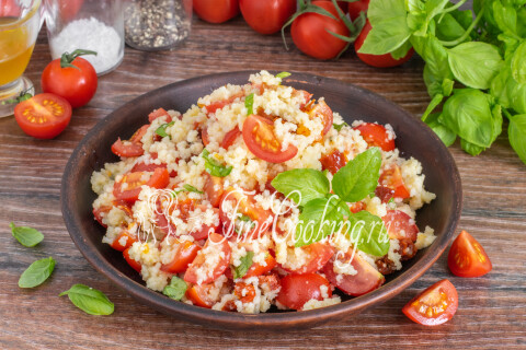 Готовое блюдо: Салат с кускусом и помидорами