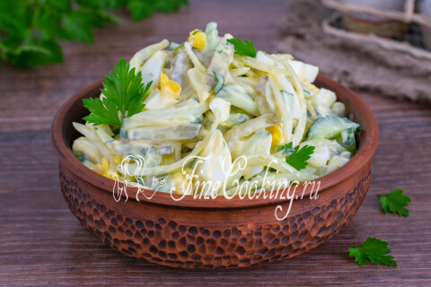 Готовое блюдо: Салат с огурцами и яйцами