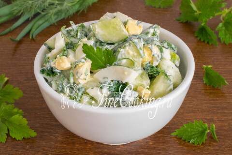 Готовое блюдо: Салат с огурцом, яйцом и крапивой
