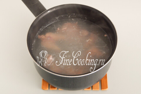 Салат с печенью и огурцами Крокусы. Шаг 3