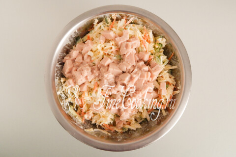 Салат с пекинской капустой и печенью трески. Шаг 10