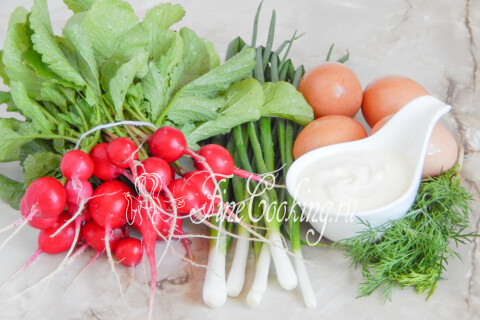 Салат с редисом и яйцом. Шаг 1