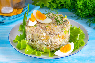 Салат с рыбными консервами и рисом