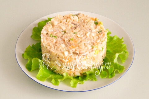 Салат с рыбными консервами и рисом. Шаг 15