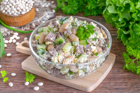 Готовое блюдо: Салат с языком, фасолью и огурцом