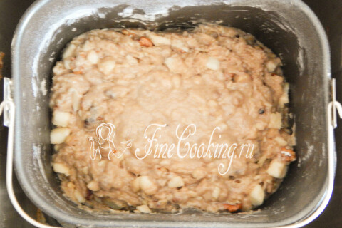 Шарлотка с яблоками в хлебопечке. Шаг 8