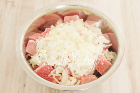 Шашлык из свинины с луком. Шаг 7