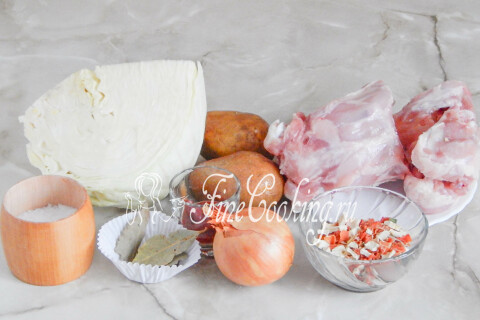 Щи из свежей капусты с курицей. Шаг 1