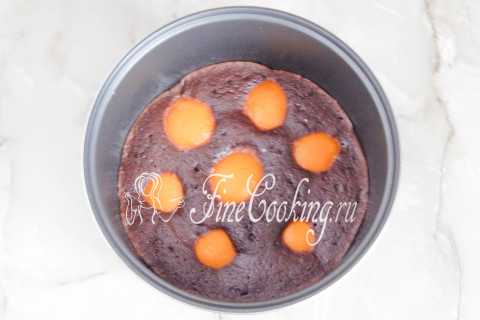 Шоколадный пирог с персиками в мультиварке. Шаг 7