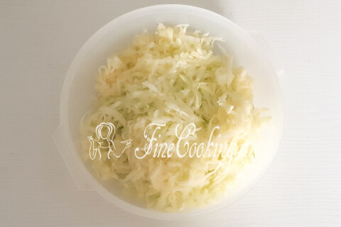 Шоколадный пирог с кабачком и орехами в духовке. Шаг 2