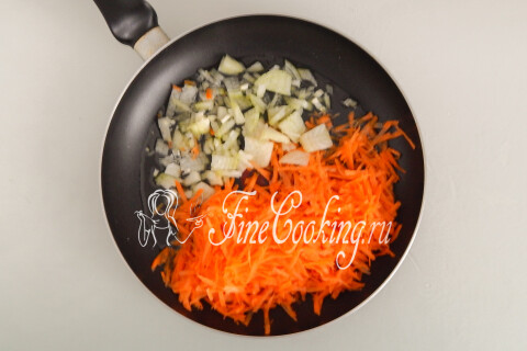 Скумбрия с рисом и овощами в духовке. Шаг 3