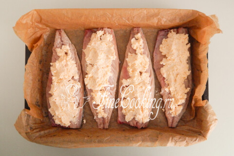 Скумбрия с сыром, запеченная в духовке. Шаг 7
