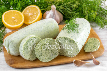 Сливочное масло с укропом и чесноком