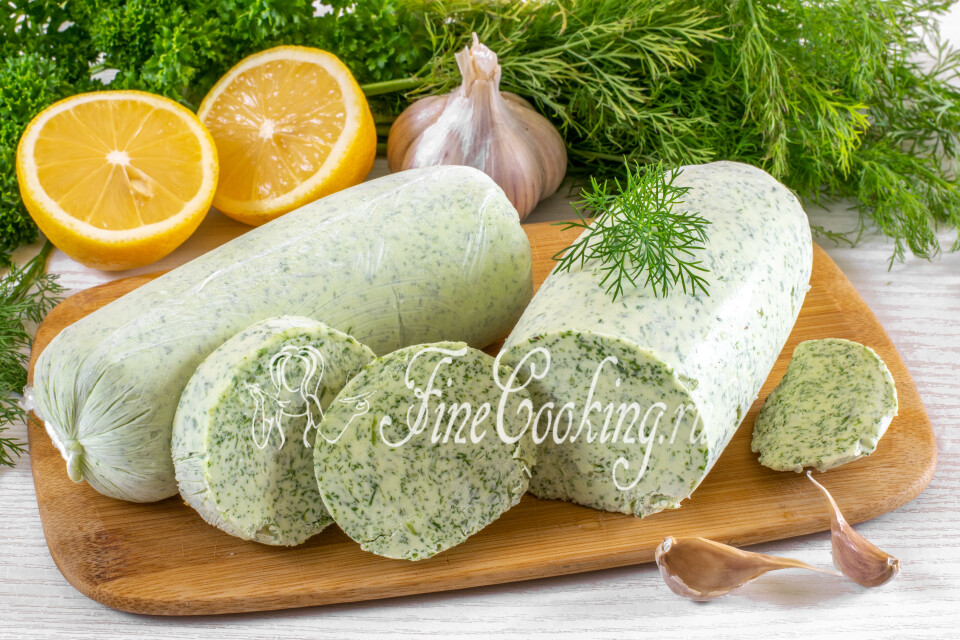 Сливочное масло с укропом и чесноком — готовое блюдо