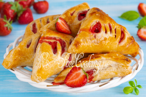 Готовое блюдо: Слойки с клубникой