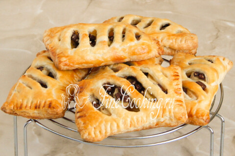 Слойки с бананом и шоколадом. Шаг 10