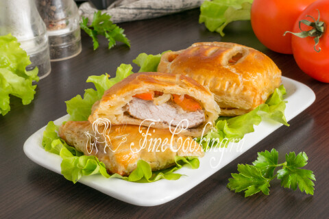 Готовое блюдо: Слойки с мясом, помидором и луком