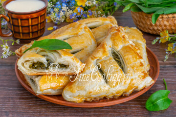 Слойки со щавелем из слоеного теста