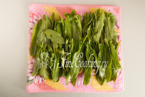 Слойки со щавелем из слоеного теста. Шаг 3