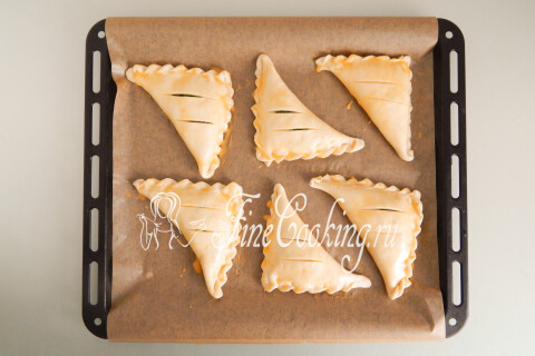 Слойки со щавелем из слоеного теста. Шаг 12