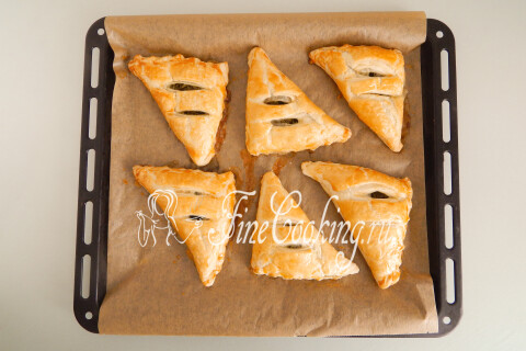 Слойки со щавелем из слоеного теста. Шаг 13