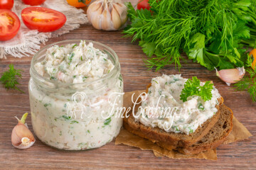 Соленое сало (шпик) с чесноком и зеленью