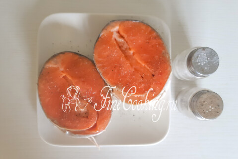 Стейки форели в сливках на сковороде. Шаг 6