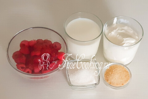 Суфле из сметаны с малиной и желатином. Шаг 1