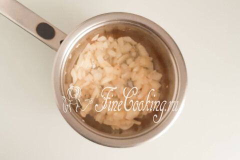 Суп-пюре с крапивой и плавленым сыром. Шаг 3