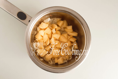 Суп-пюре с крапивой и плавленым сыром. Шаг 4