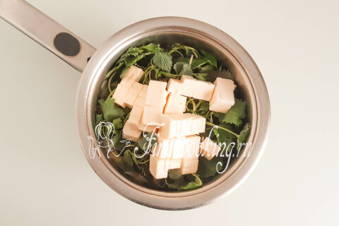 Суп-пюре с крапивой и плавленым сыром. Шаг 6