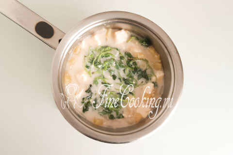 Суп-пюре с крапивой и плавленым сыром. Шаг 7