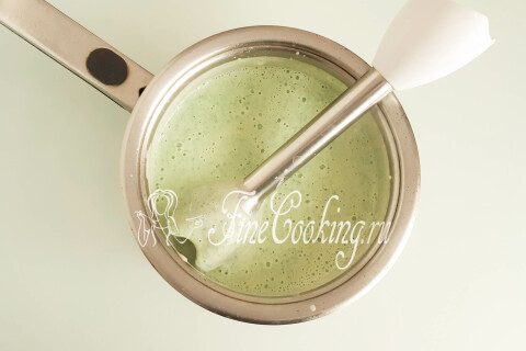 Суп-пюре с крапивой и плавленым сыром. Шаг 8