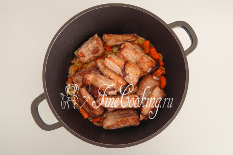 Свиные ребрышки с овощами. Шаг 8
