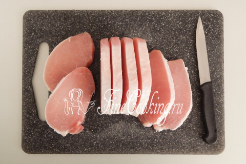Свиные рулетики с грибами и сыром. Шаг 8