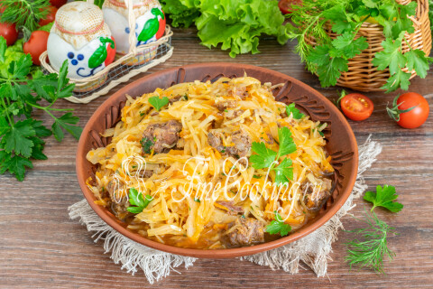 Готовое блюдо: Тушеная капуста с тушенкой в мультиварке
