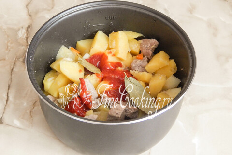 Тушеный картофель с мясом в мультиварке. Шаг 10