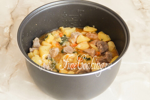 Тушеный картофель с мясом в мультиварке. Шаг 12